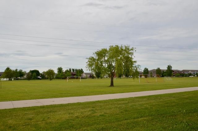 4823 50th Avenue S, Fargo, ND 58104