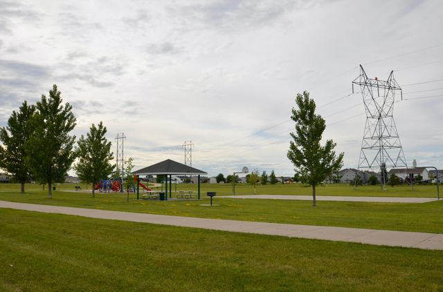4823 50th Avenue S, Fargo, ND 58104