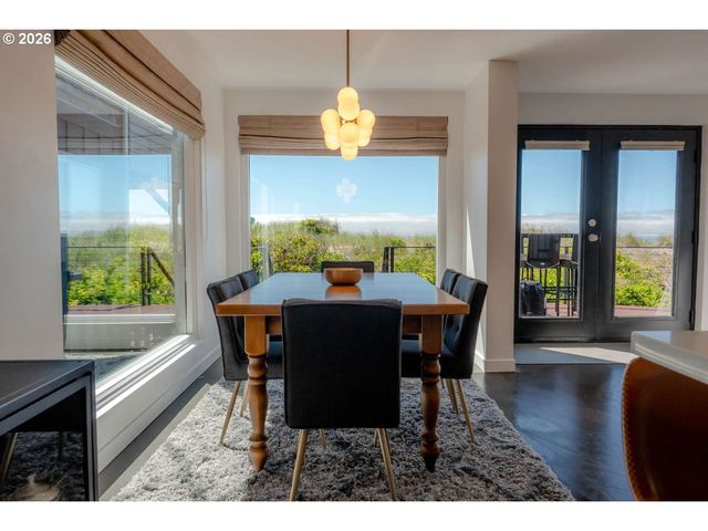 140 Nw 23RD Ave, Rockaway Beach, OR 97136