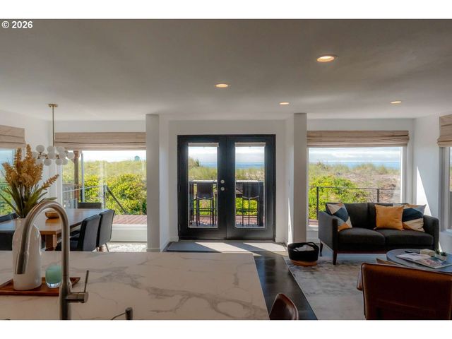 140 Nw 23RD Ave, Rockaway Beach, OR 97136