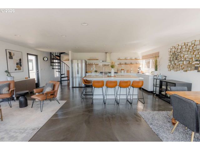 140 Nw 23RD Ave, Rockaway Beach, OR 97136