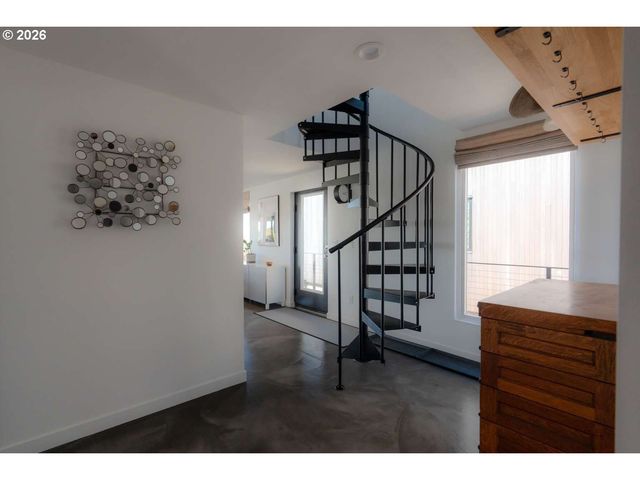 140 Nw 23RD Ave, Rockaway Beach, OR 97136