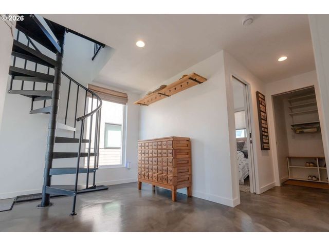 140 Nw 23RD Ave, Rockaway Beach, OR 97136