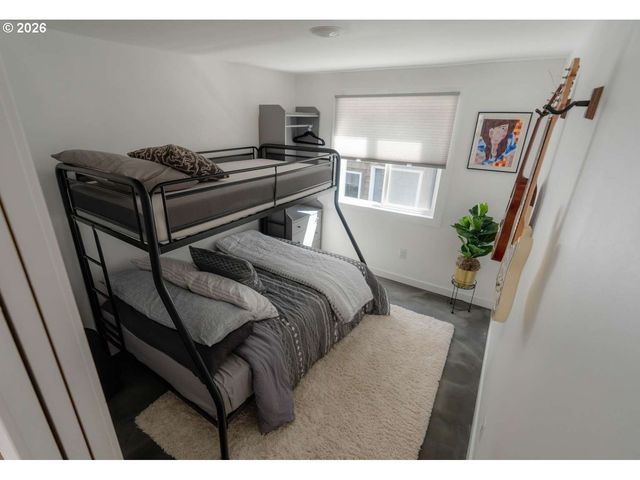 140 Nw 23RD Ave, Rockaway Beach, OR 97136
