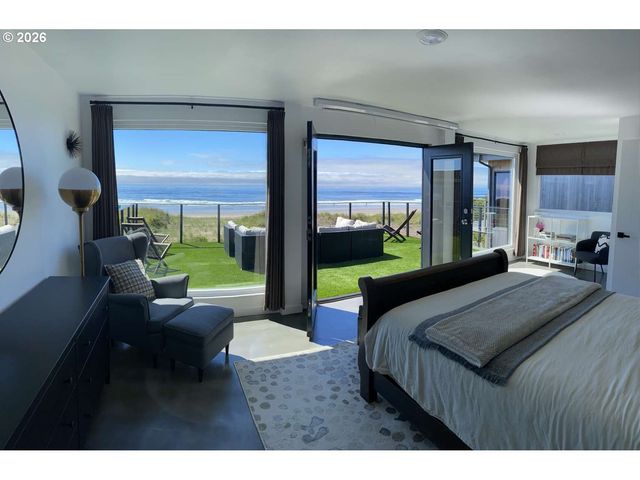 140 Nw 23RD Ave, Rockaway Beach, OR 97136