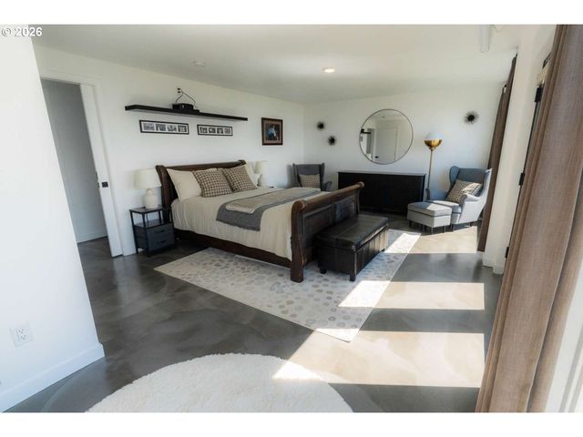 140 Nw 23RD Ave, Rockaway Beach, OR 97136