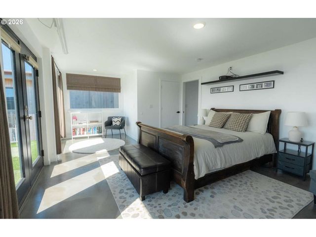140 Nw 23RD Ave, Rockaway Beach, OR 97136
