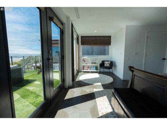 140 Nw 23RD Ave, Rockaway Beach, OR 97136