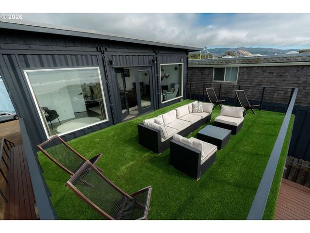 140 Nw 23RD Ave, Rockaway Beach, OR 97136