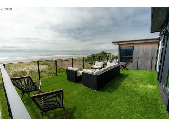 140 Nw 23RD Ave, Rockaway Beach, OR 97136