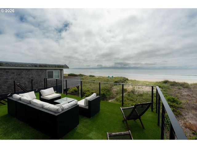 140 Nw 23RD Ave, Rockaway Beach, OR 97136