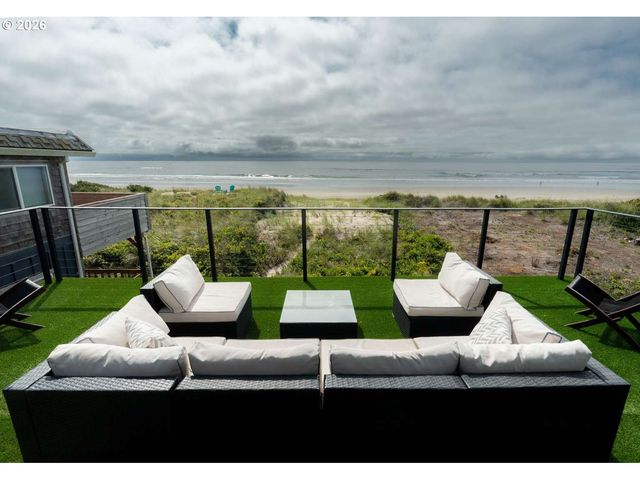 140 Nw 23RD Ave, Rockaway Beach, OR 97136