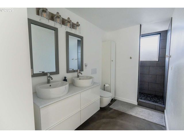 140 Nw 23RD Ave, Rockaway Beach, OR 97136