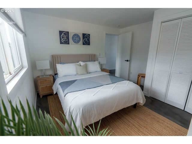 140 Nw 23RD Ave, Rockaway Beach, OR 97136