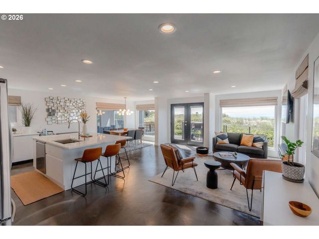 140 Nw 23RD Ave, Rockaway Beach, OR 97136