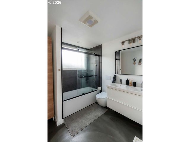 140 Nw 23RD Ave, Rockaway Beach, OR 97136