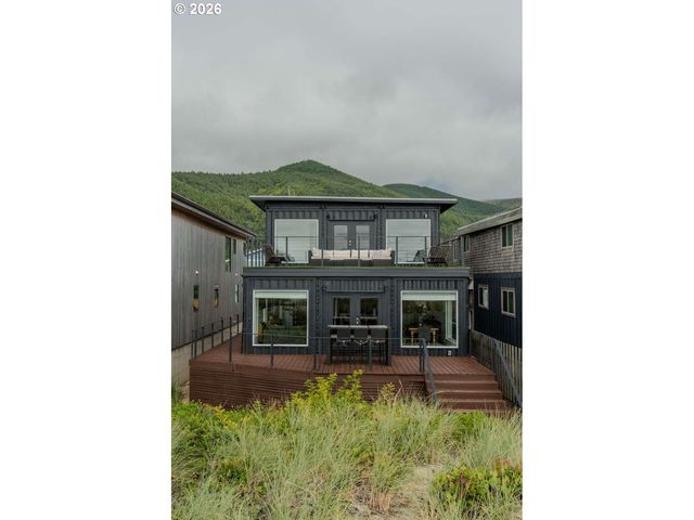 140 Nw 23RD Ave, Rockaway Beach, OR 97136