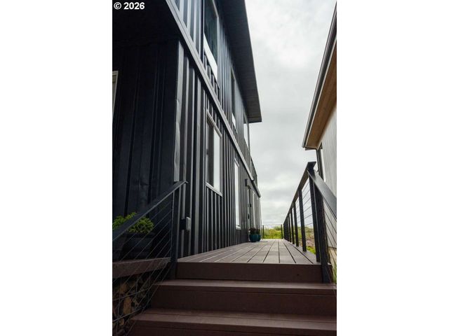 140 Nw 23RD Ave, Rockaway Beach, OR 97136