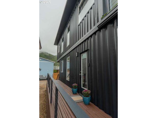 140 Nw 23RD Ave, Rockaway Beach, OR 97136