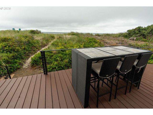 140 Nw 23RD Ave, Rockaway Beach, OR 97136