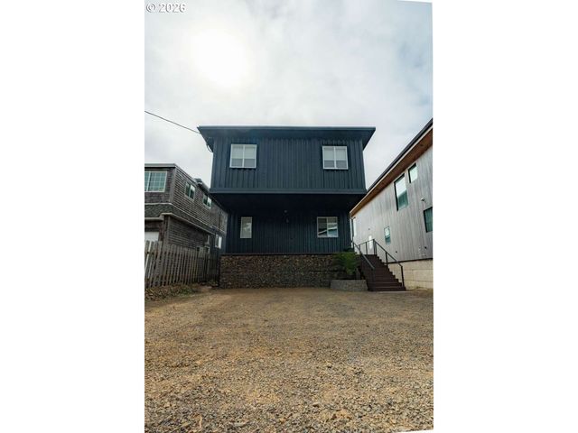 140 Nw 23RD Ave, Rockaway Beach, OR 97136