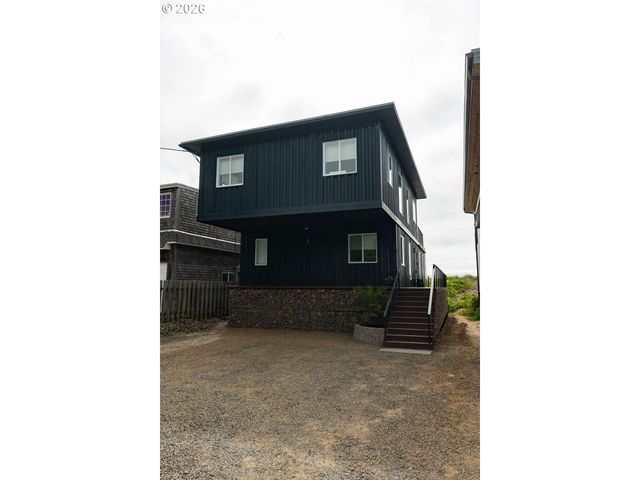 140 Nw 23RD Ave, Rockaway Beach, OR 97136