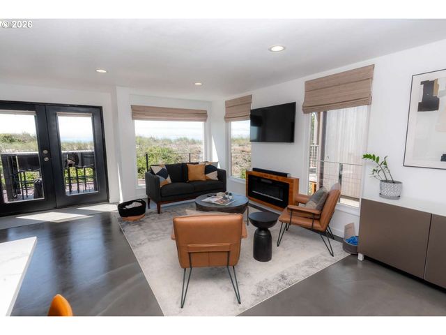 140 Nw 23RD Ave, Rockaway Beach, OR 97136