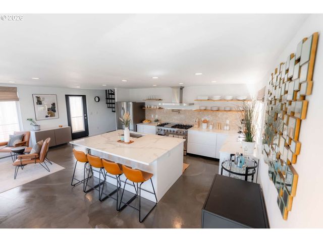 140 Nw 23RD Ave, Rockaway Beach, OR 97136