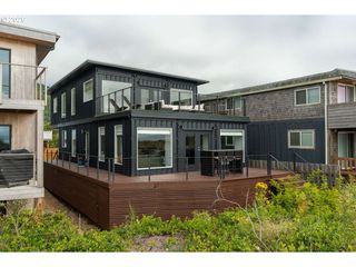 140 Nw 23RD Ave, Rockaway Beach, OR 97136