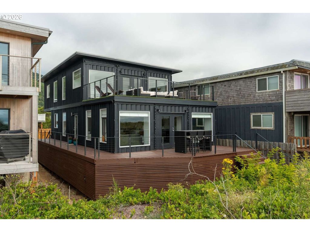 140 Nw 23RD Ave, Rockaway Beach, OR 97136