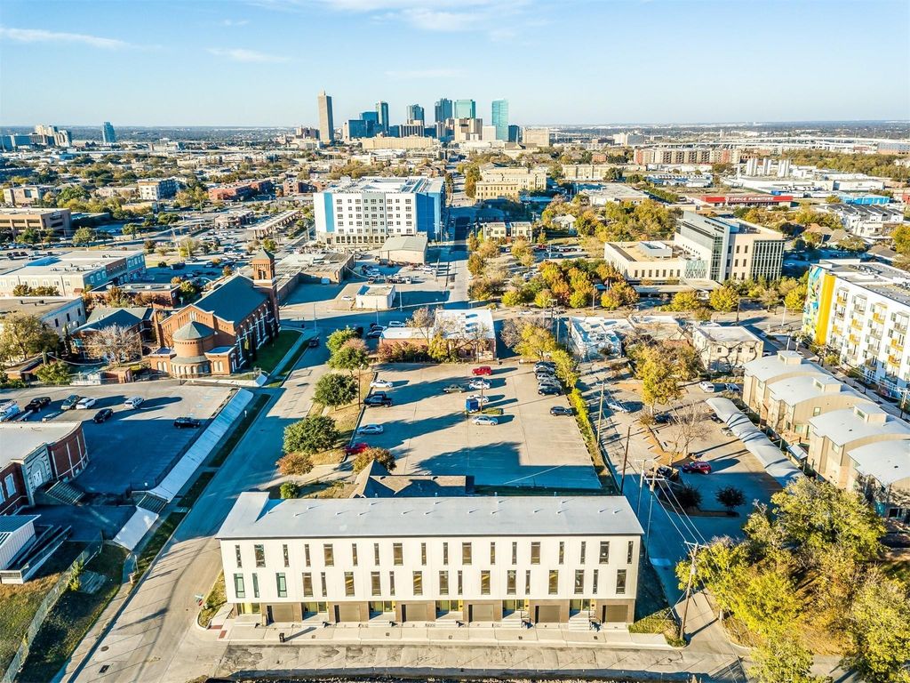 444 W Morphy Street, Fort Worth, TX 76104