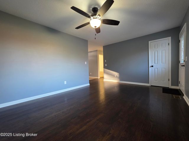 454 Pinewood Dr, Radcliff, KY 40160