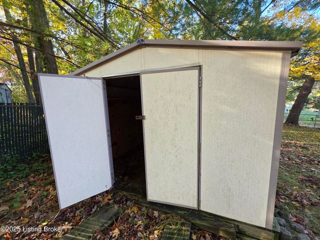 454 Pinewood Dr, Radcliff, KY 40160