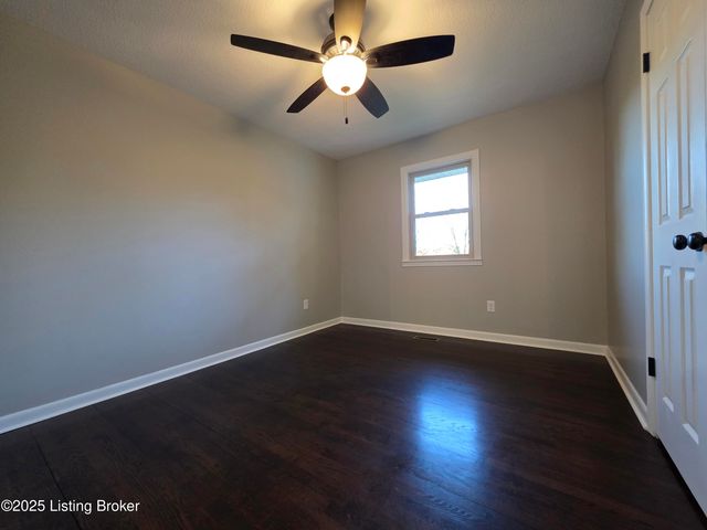 454 Pinewood Dr, Radcliff, KY 40160