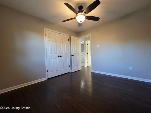 454 Pinewood Dr, Radcliff, KY 40160