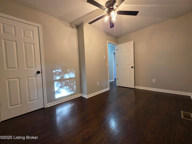 454 Pinewood Dr, Radcliff, KY 40160