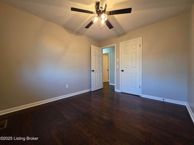 454 Pinewood Dr, Radcliff, KY 40160