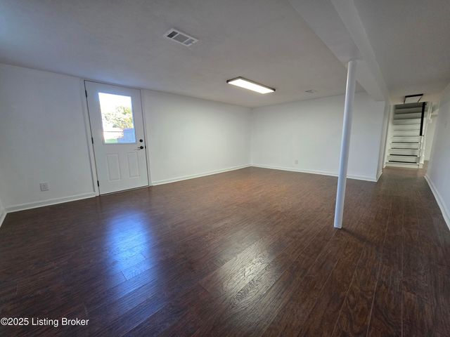 454 Pinewood Dr, Radcliff, KY 40160