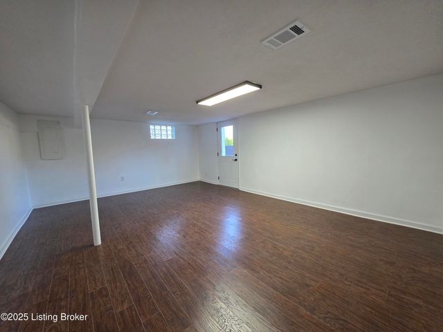 454 Pinewood Dr, Radcliff, KY 40160