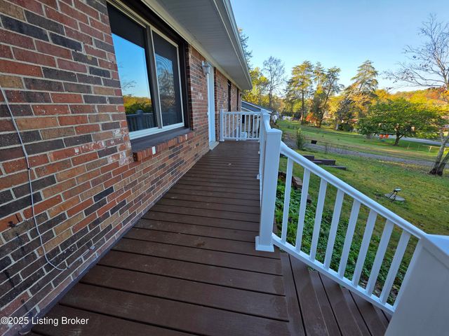 454 Pinewood Dr, Radcliff, KY 40160