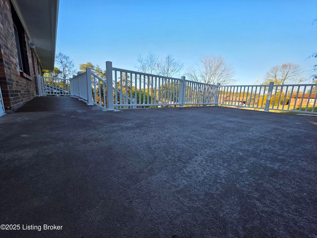 454 Pinewood Dr, Radcliff, KY 40160