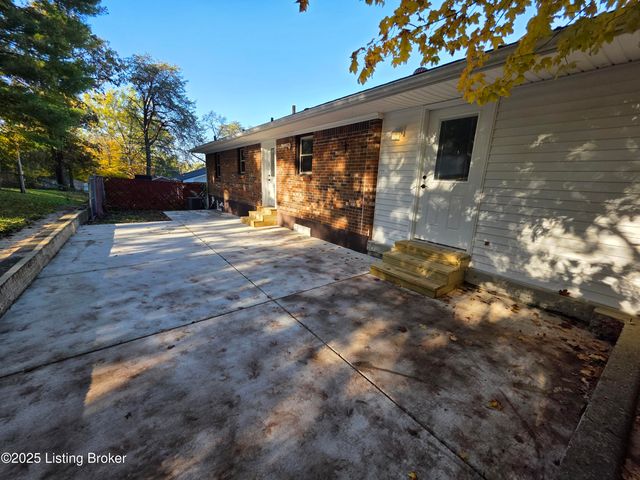 454 Pinewood Dr, Radcliff, KY 40160