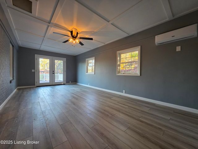 454 Pinewood Dr, Radcliff, KY 40160