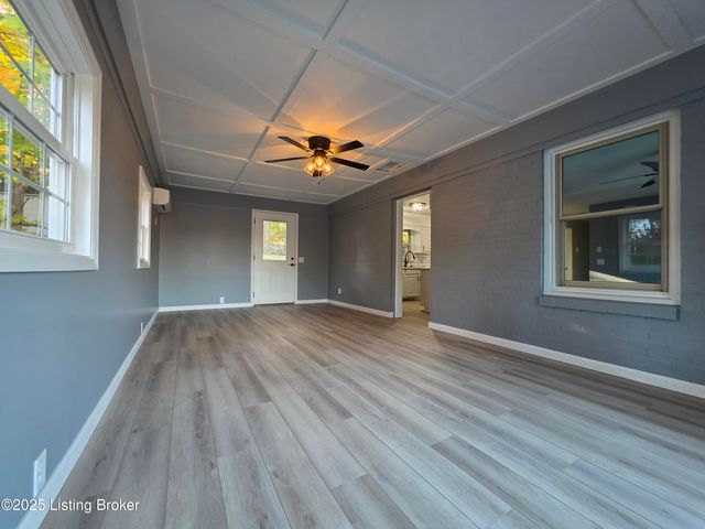 454 Pinewood Dr, Radcliff, KY 40160