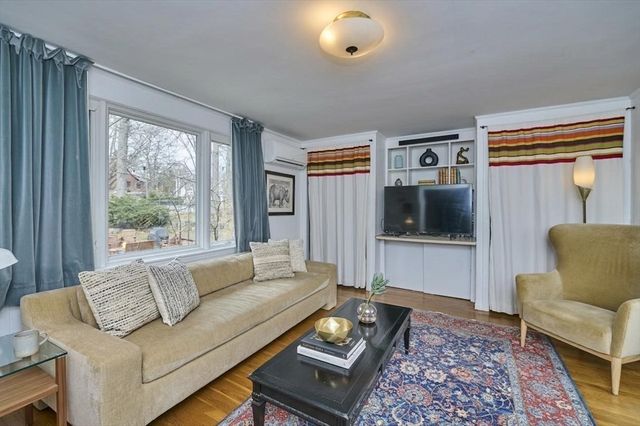 87 Bonad Rd, Brookline, MA 02467