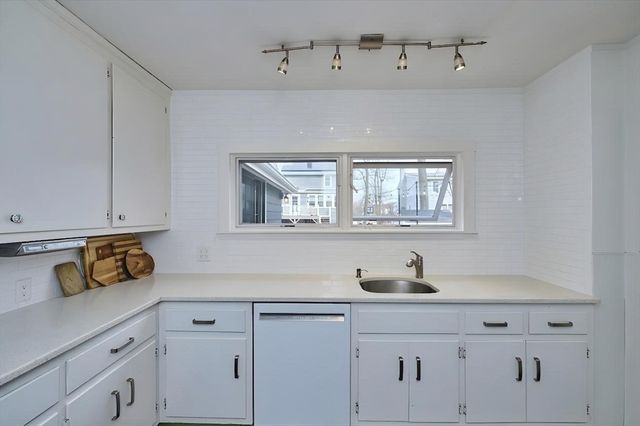 87 Bonad Rd, Brookline, MA 02467