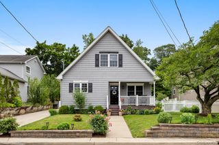5 Glenmore Avenue, Glenwood Landing, NY 11547