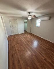 5520 Menard Avenue, Galveston, TX 77551