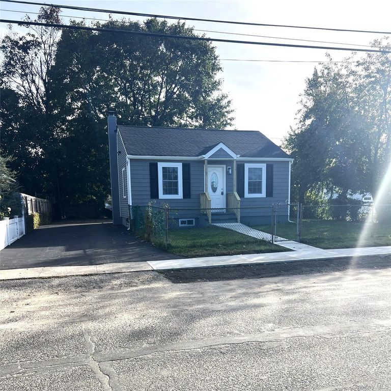 6 E Booker Avenue, Wyandanch, NY 11798 — photo 2