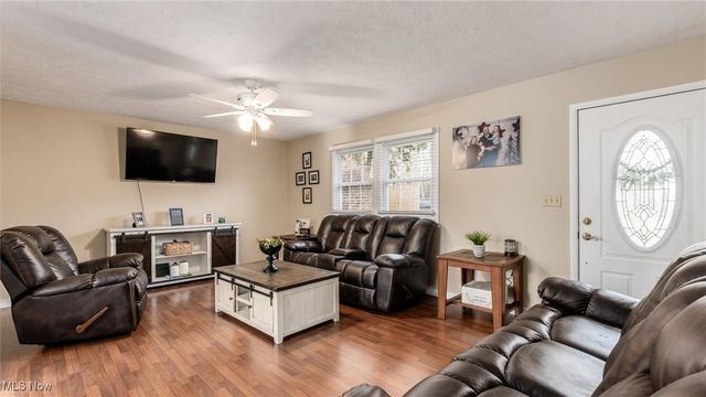 60999 Greenbriar Drive, Cambridge, OH 43725